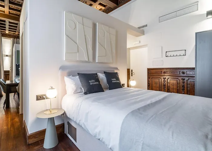 Limehome Vitoria Palacio De Los Alava-Velasco