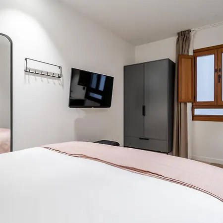 Limehome Vitoria Palacio De Los Alava-Velasco Room photo